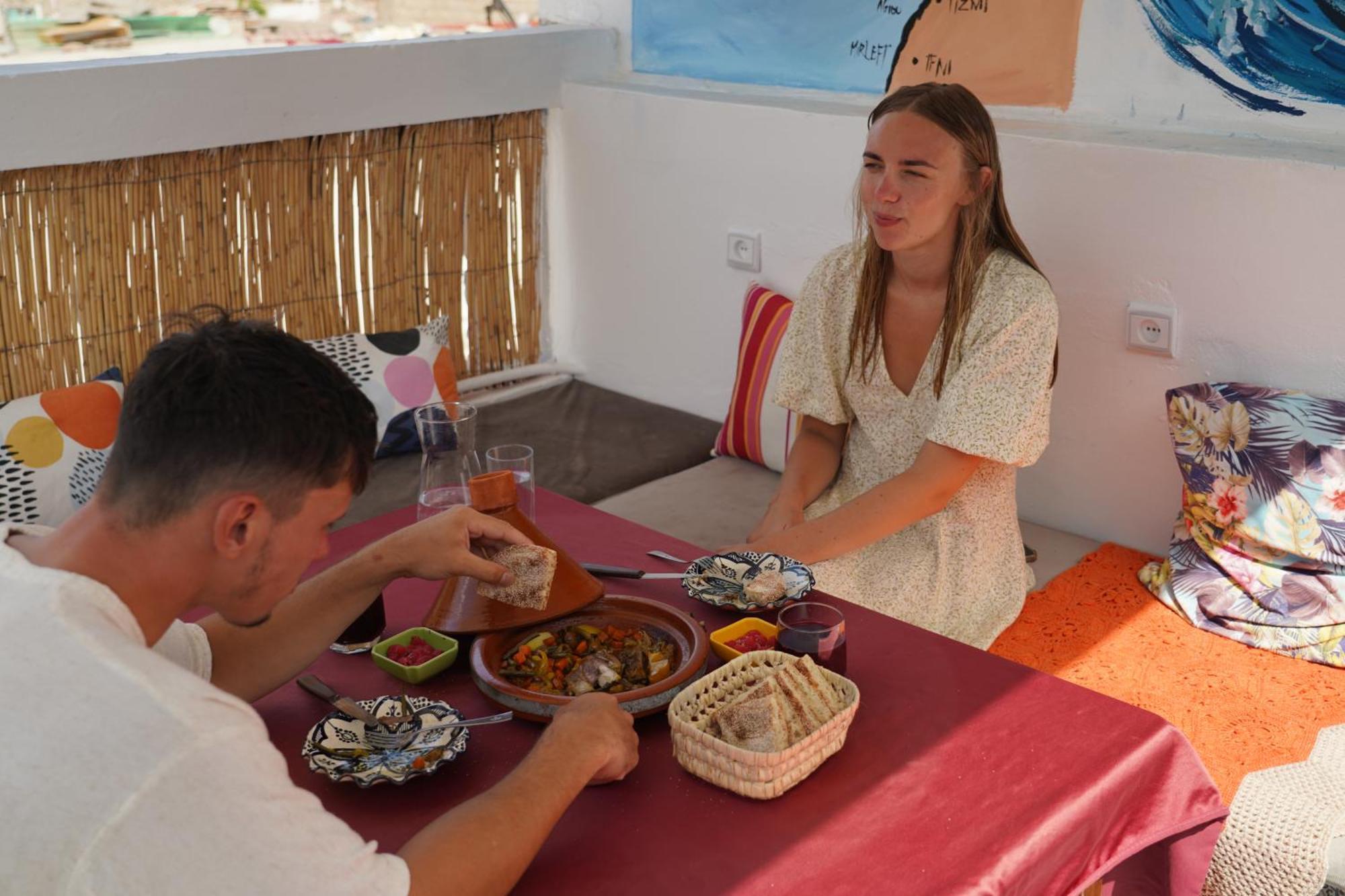 Waves Hunter Surf House Bed & Breakfast Agadir Ngoại thất bức ảnh
