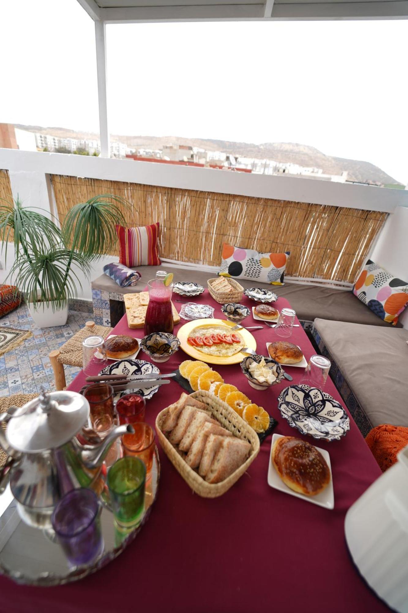 Waves Hunter Surf House Bed & Breakfast Agadir Ngoại thất bức ảnh