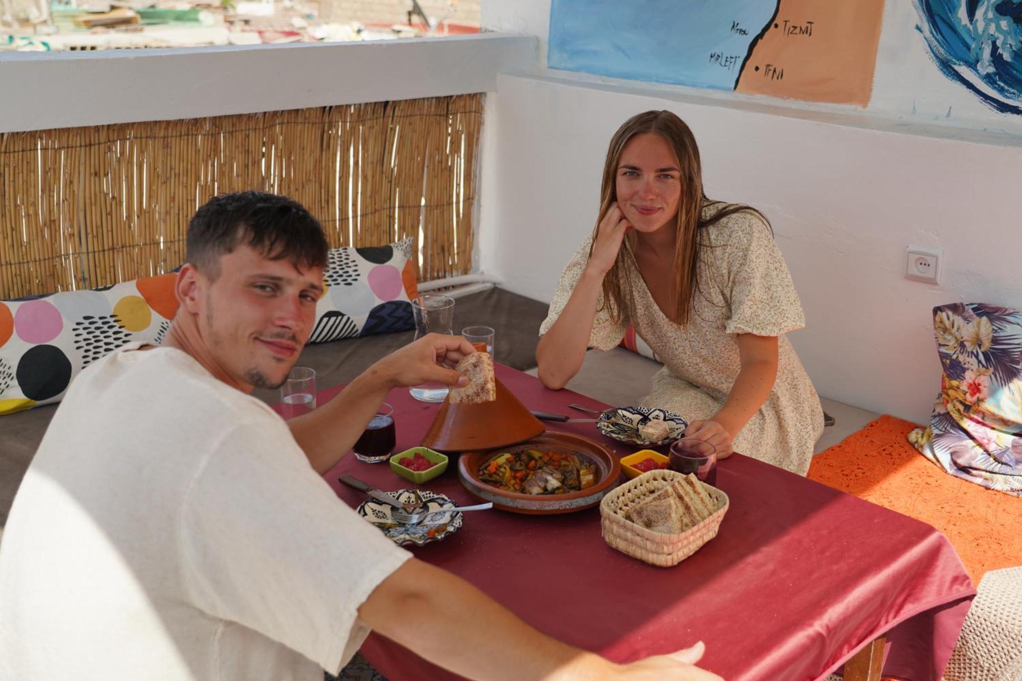 Waves Hunter Surf House Bed & Breakfast Agadir Ngoại thất bức ảnh