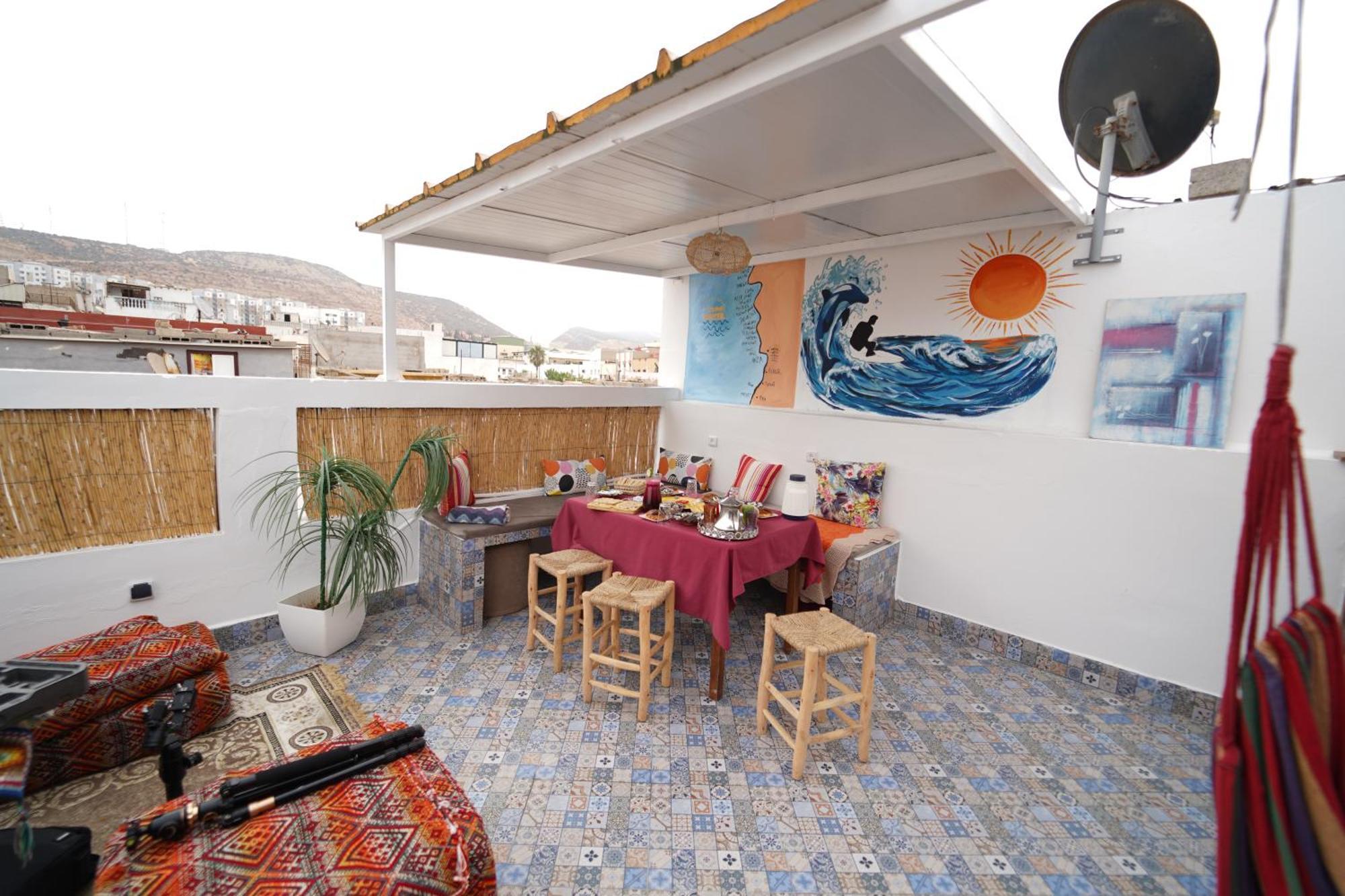 Waves Hunter Surf House Bed & Breakfast Agadir Ngoại thất bức ảnh