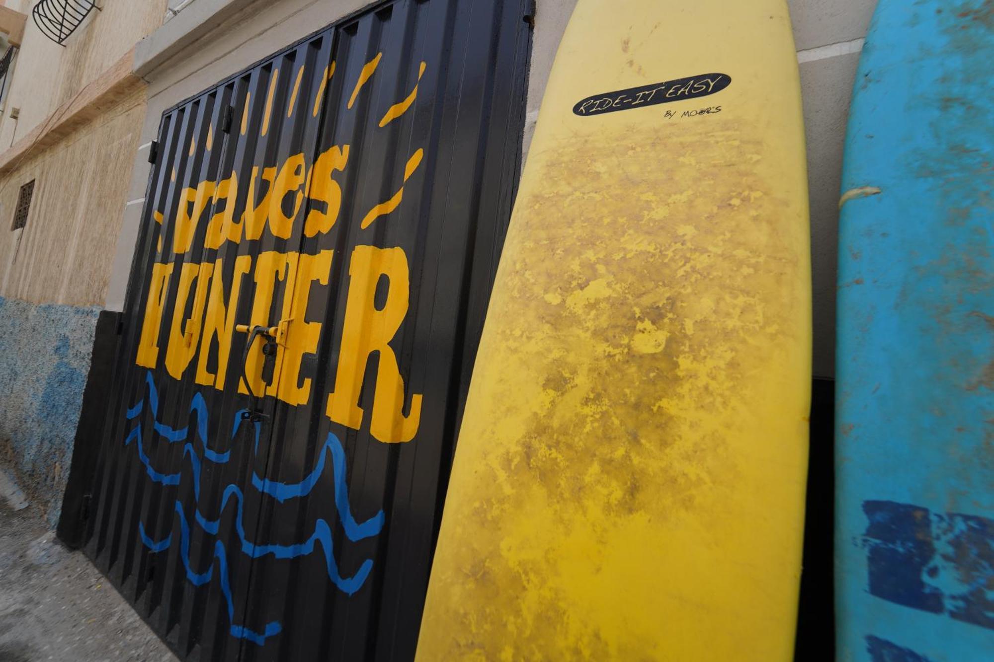 Waves Hunter Surf House Bed & Breakfast Agadir Ngoại thất bức ảnh