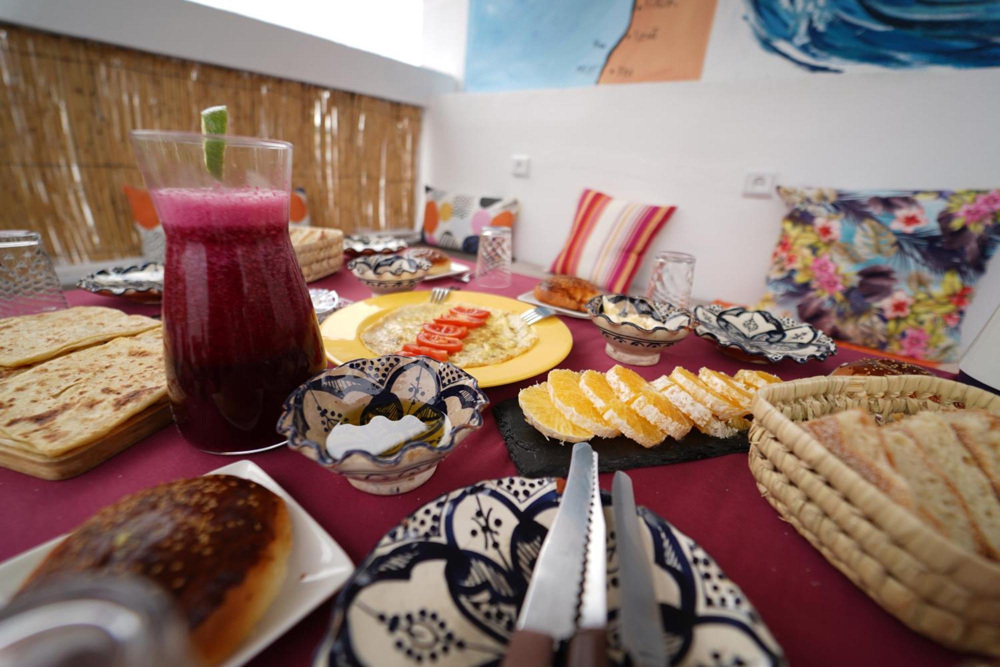 Waves Hunter Surf House Bed & Breakfast Agadir Ngoại thất bức ảnh