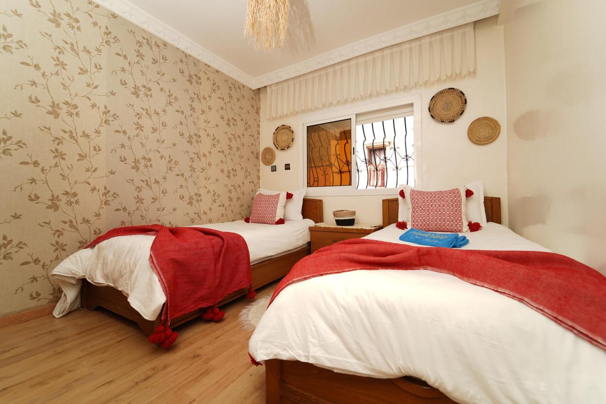Waves Hunter Surf House Bed & Breakfast Agadir Ngoại thất bức ảnh