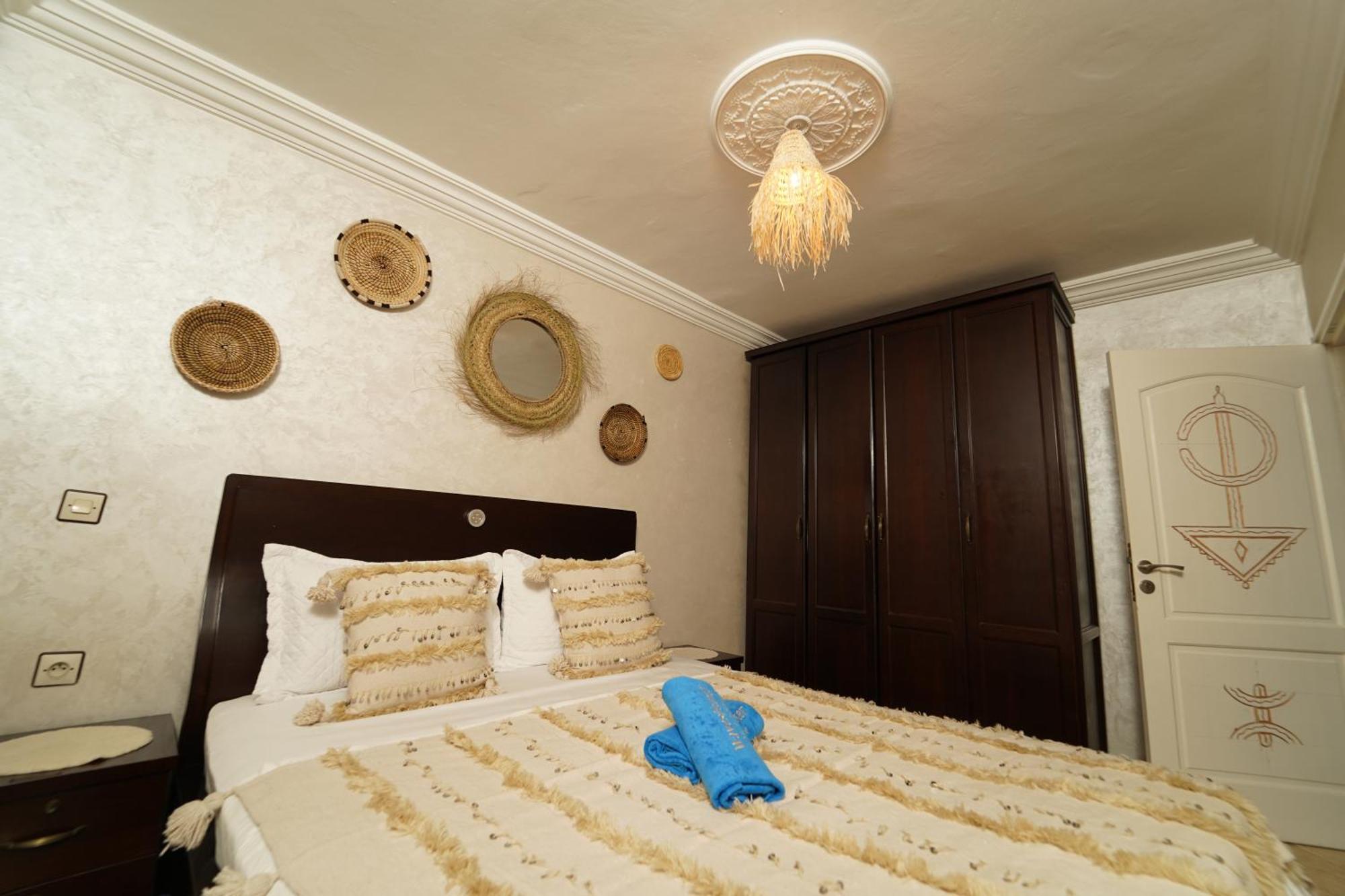 Waves Hunter Surf House Bed & Breakfast Agadir Ngoại thất bức ảnh