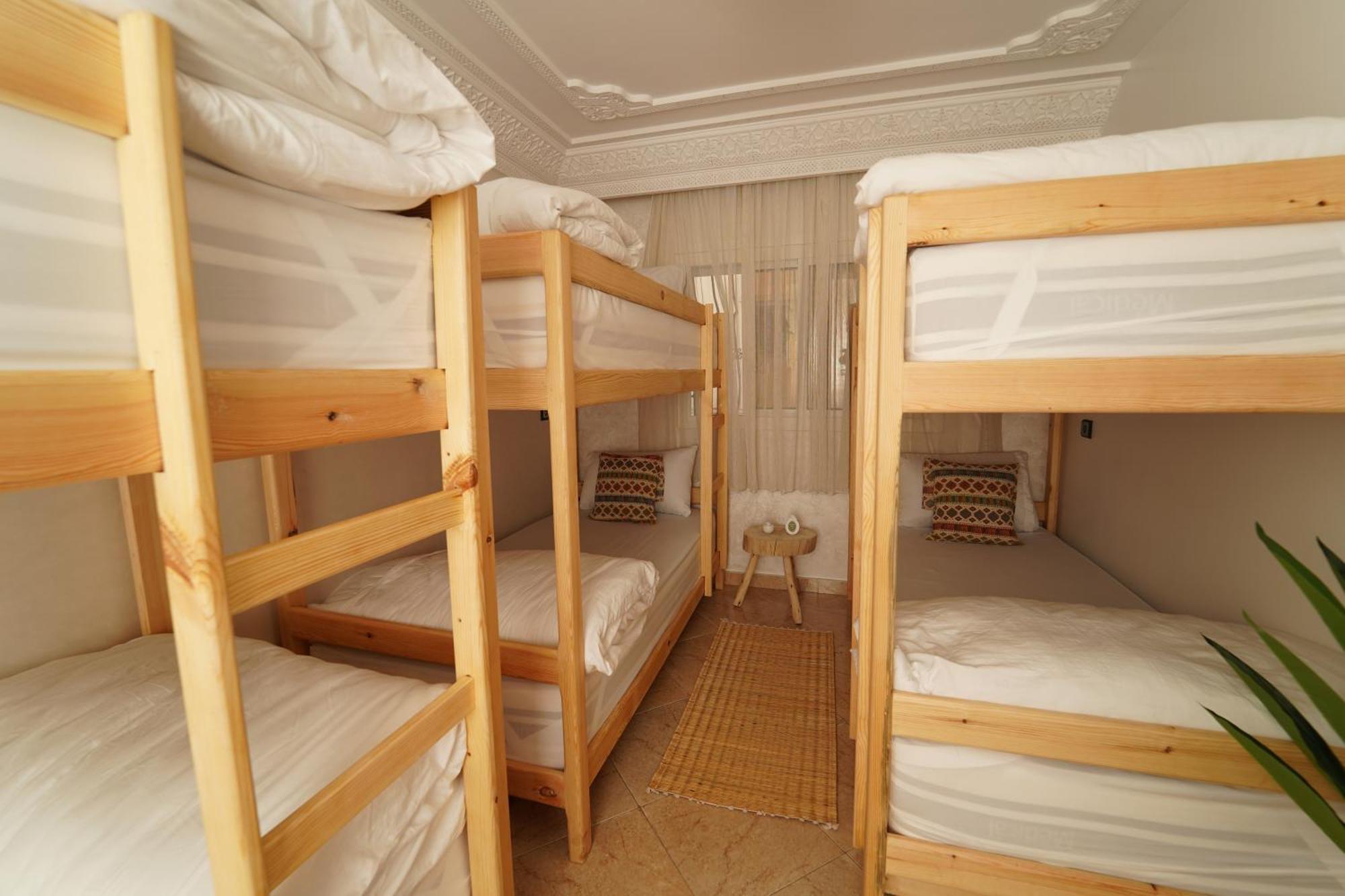 Waves Hunter Surf House Bed & Breakfast Agadir Ngoại thất bức ảnh
