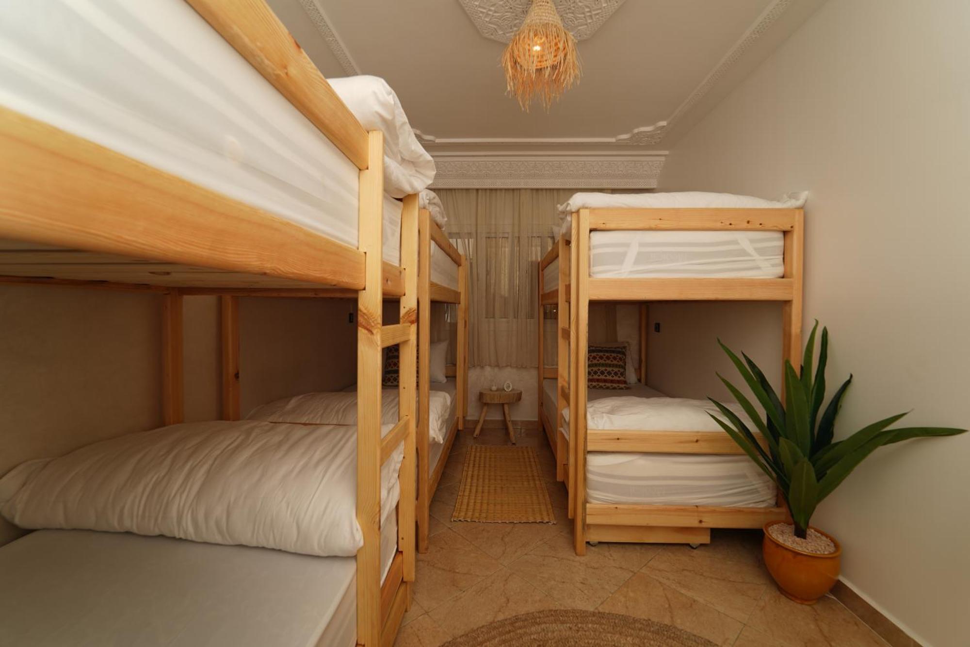Waves Hunter Surf House Bed & Breakfast Agadir Ngoại thất bức ảnh