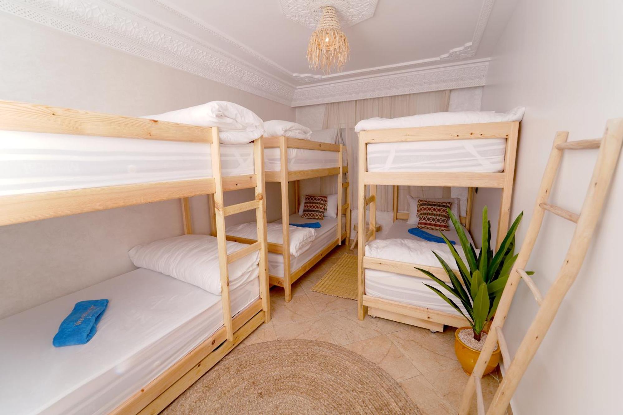 Waves Hunter Surf House Bed & Breakfast Agadir Ngoại thất bức ảnh