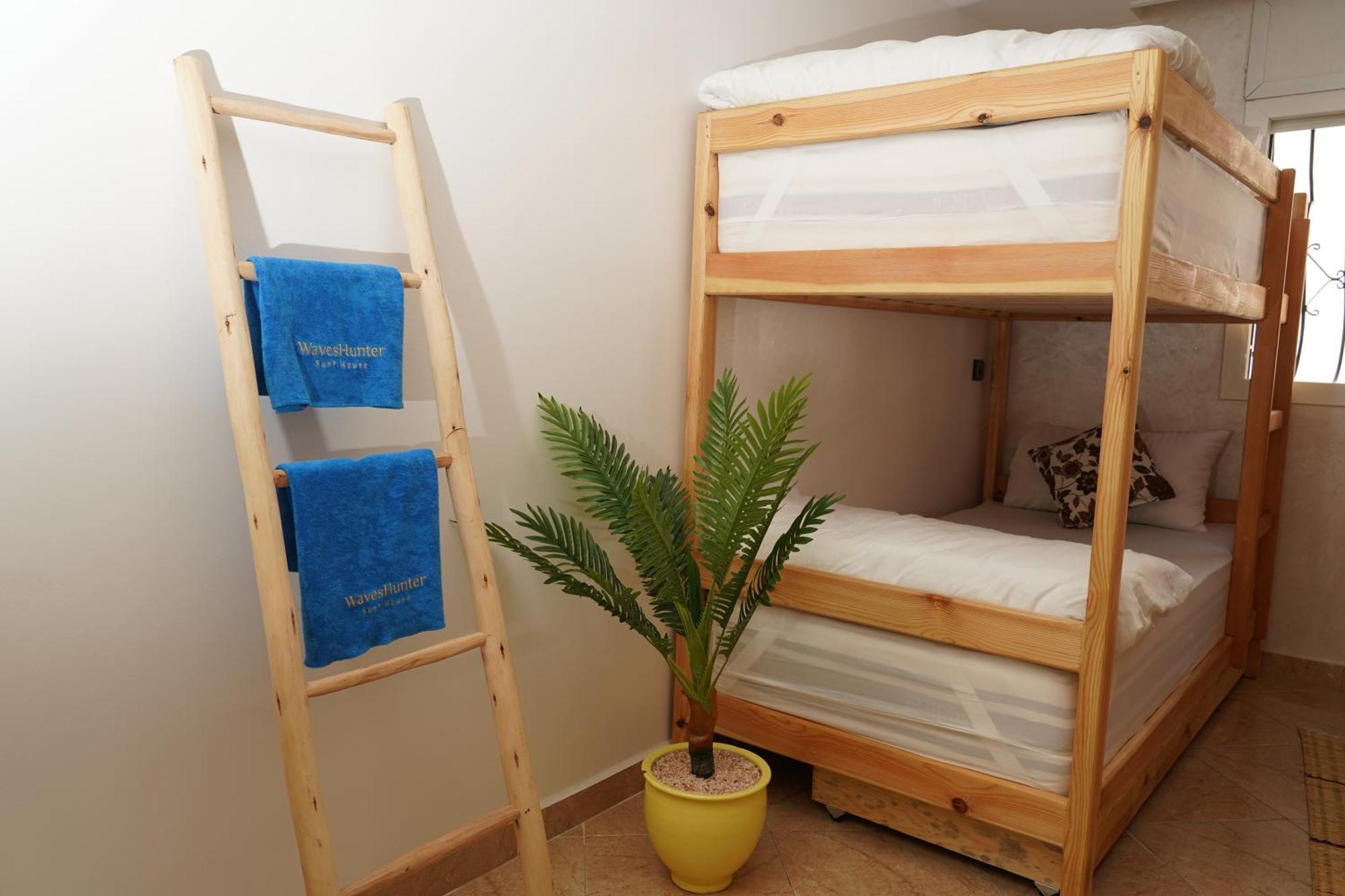 Waves Hunter Surf House Bed & Breakfast Agadir Ngoại thất bức ảnh