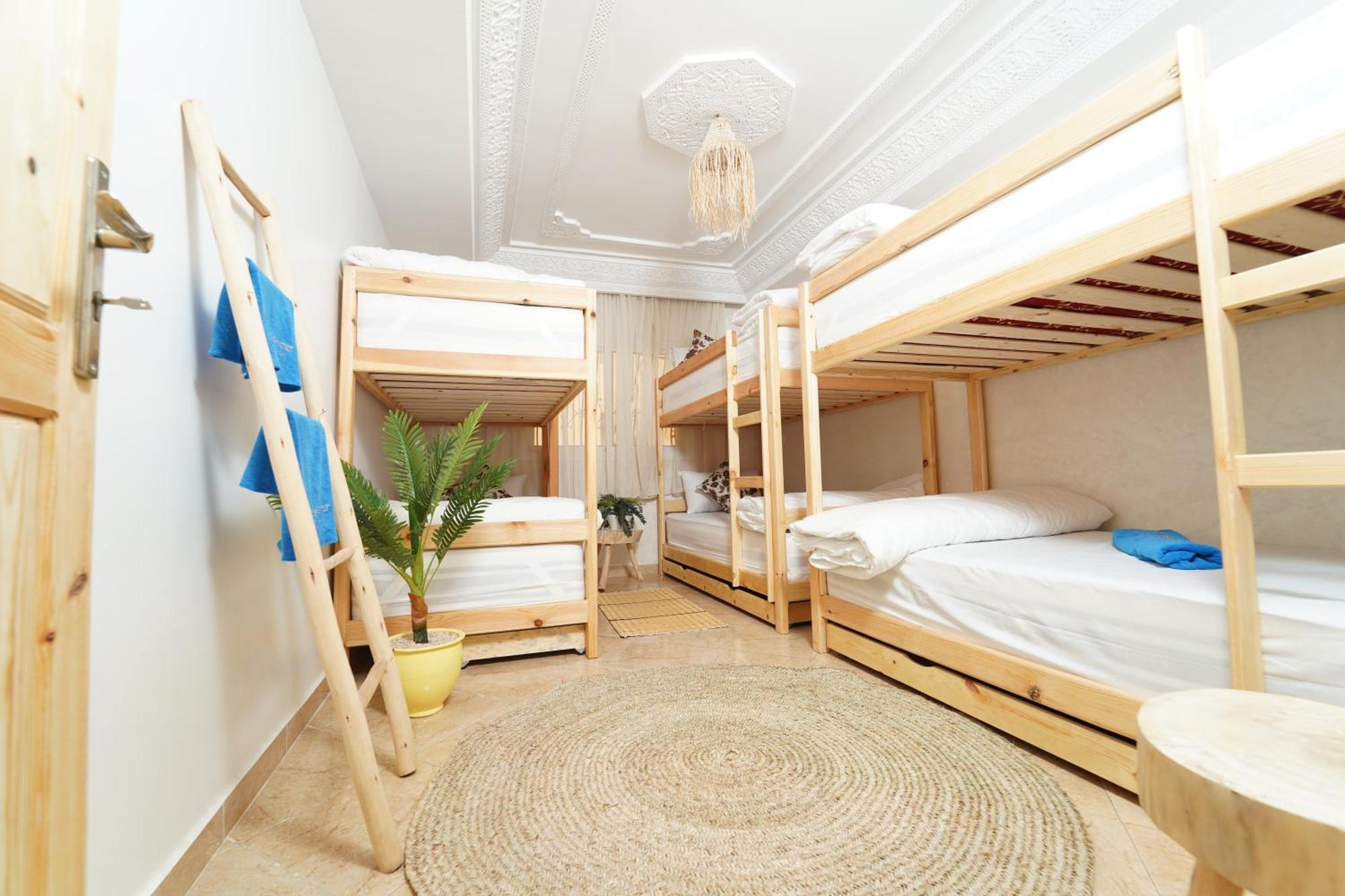 Waves Hunter Surf House Bed & Breakfast Agadir Ngoại thất bức ảnh