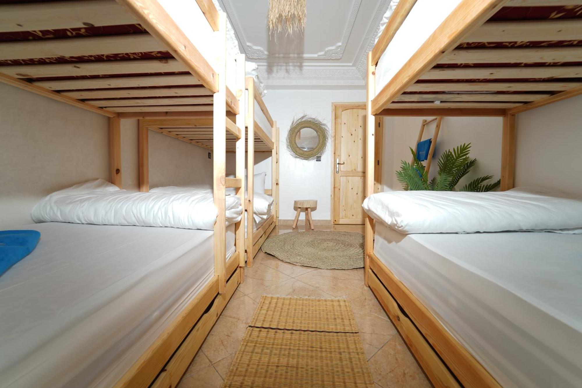 Waves Hunter Surf House Bed & Breakfast Agadir Ngoại thất bức ảnh